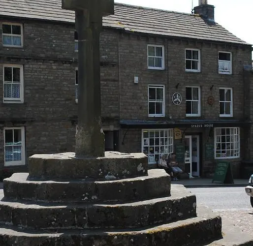 Sykes House Bed and Breakfast 4*